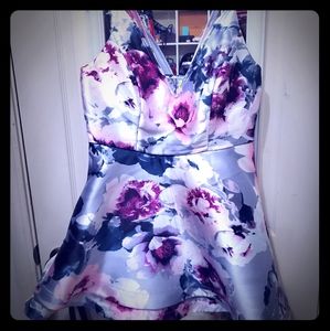 Beautifully silky like floral dress never worn!